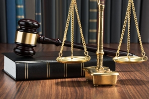 What Makes Pursuing LLB the Right Decision for Law Aspirants?